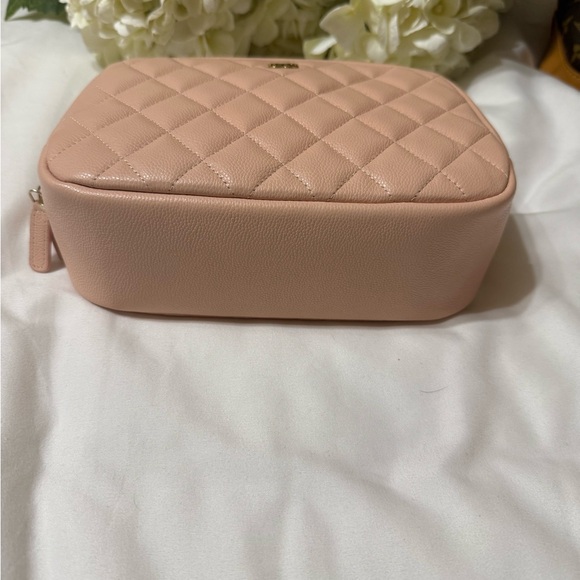 NEW Chanel Matelasse Curvy Light Pink Travel Bag - Picture 3 of 9